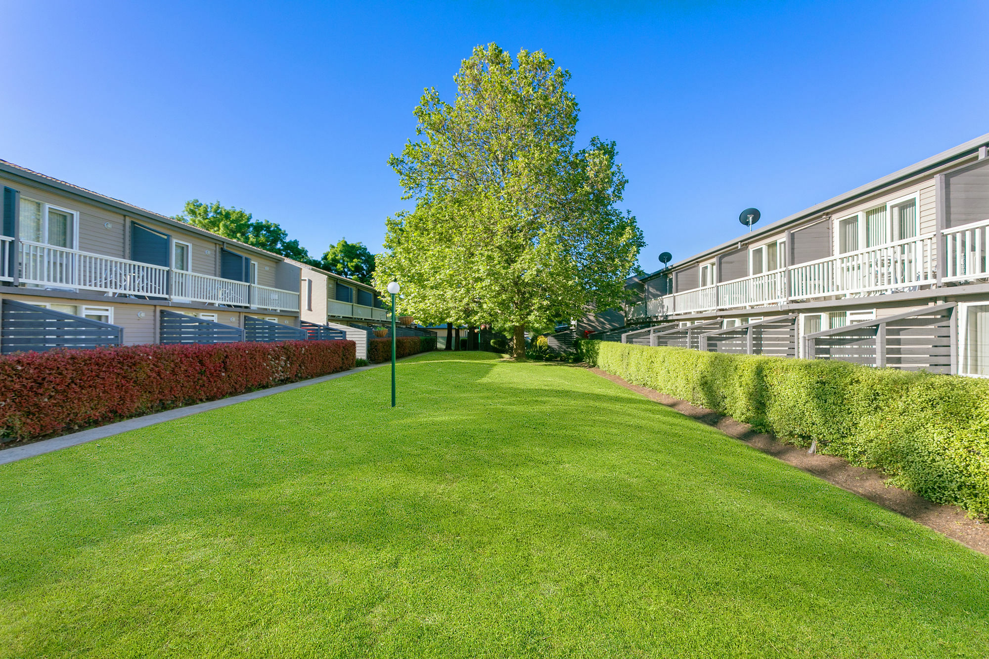 Summer East Apartments Orange Luaran gambar